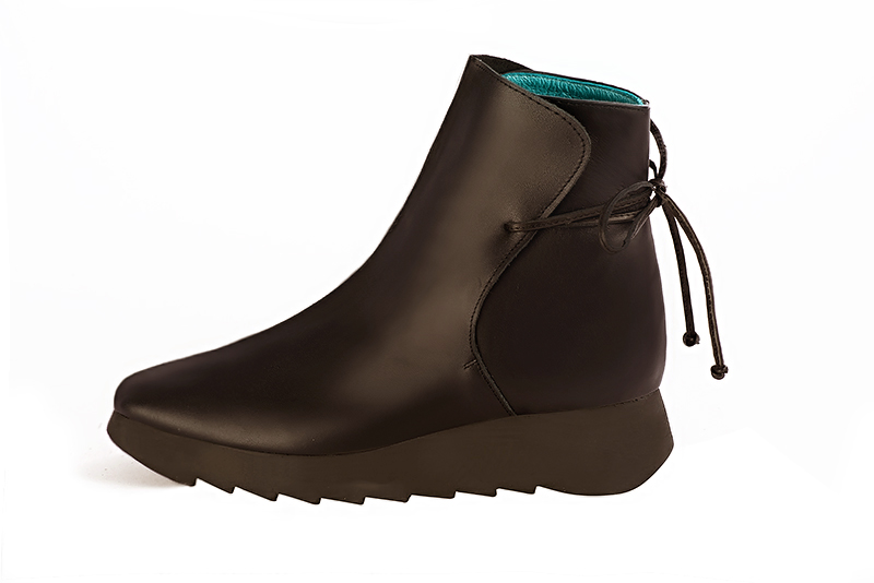 Dark brown women's ankle boots with laces at the back. Square toe. Low rubber soles. Profile view - Florence KOOIJMAN